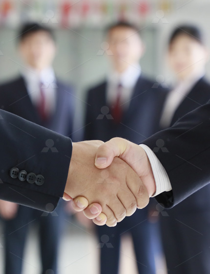 2012年3月20日，黎明重工與整合重組后的9家粉體企業(yè)成功簽約，當(dāng)天共簽售歐版磨粉機30臺套，價值2600余萬元，隨后在8月又先后追加10余臺，基本囊括了所有粉體設(shè)備的訂單。